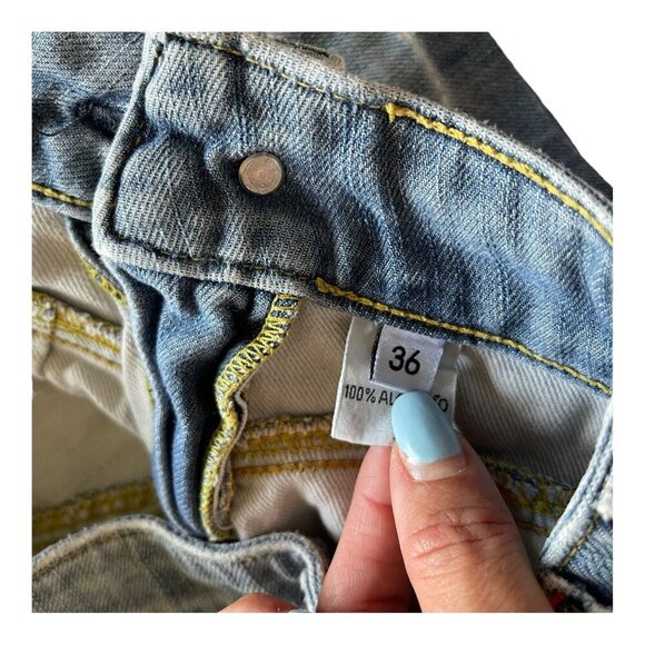 Farm Rio Jeans High Waisted Light Wash Denim Cuffed Shorts Pleated Size 36 - Picture 3 of 9